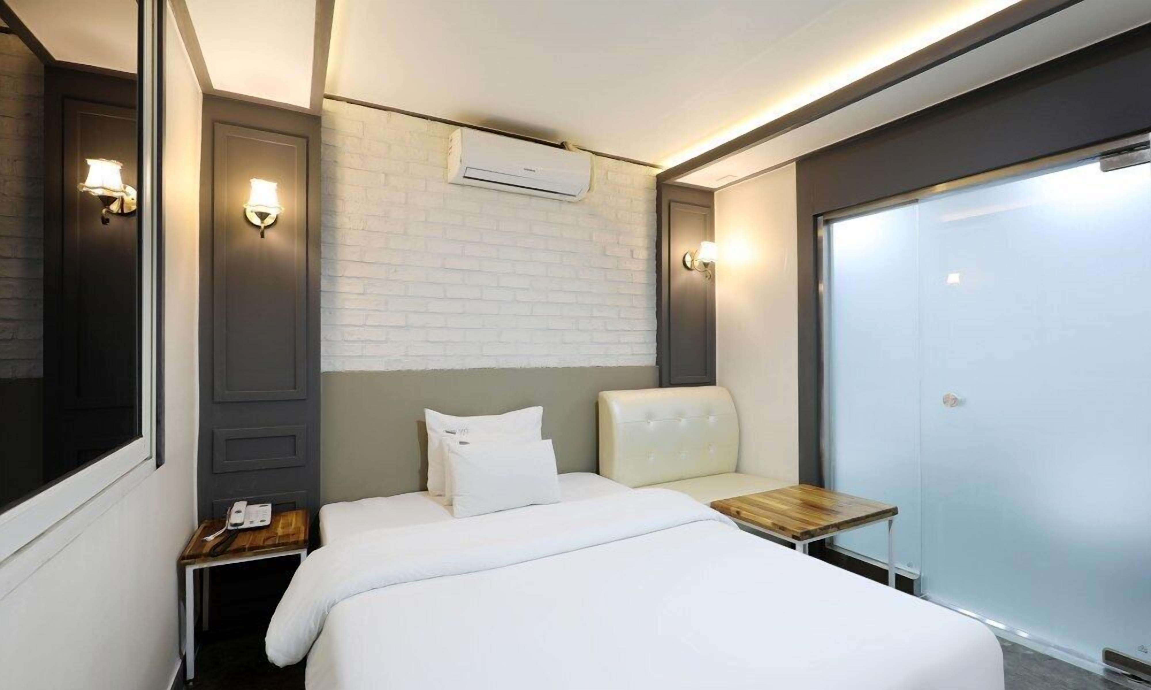Suite Room | 1 ห้องนอน, มินิบาร์ฟรี, ห้องพักตกแต่งอย่างมีเอกลักษณ์