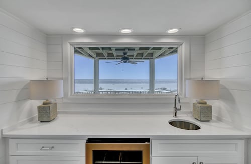 202 F Port O Call by AvantStay | Amazing Oceanfront Views!