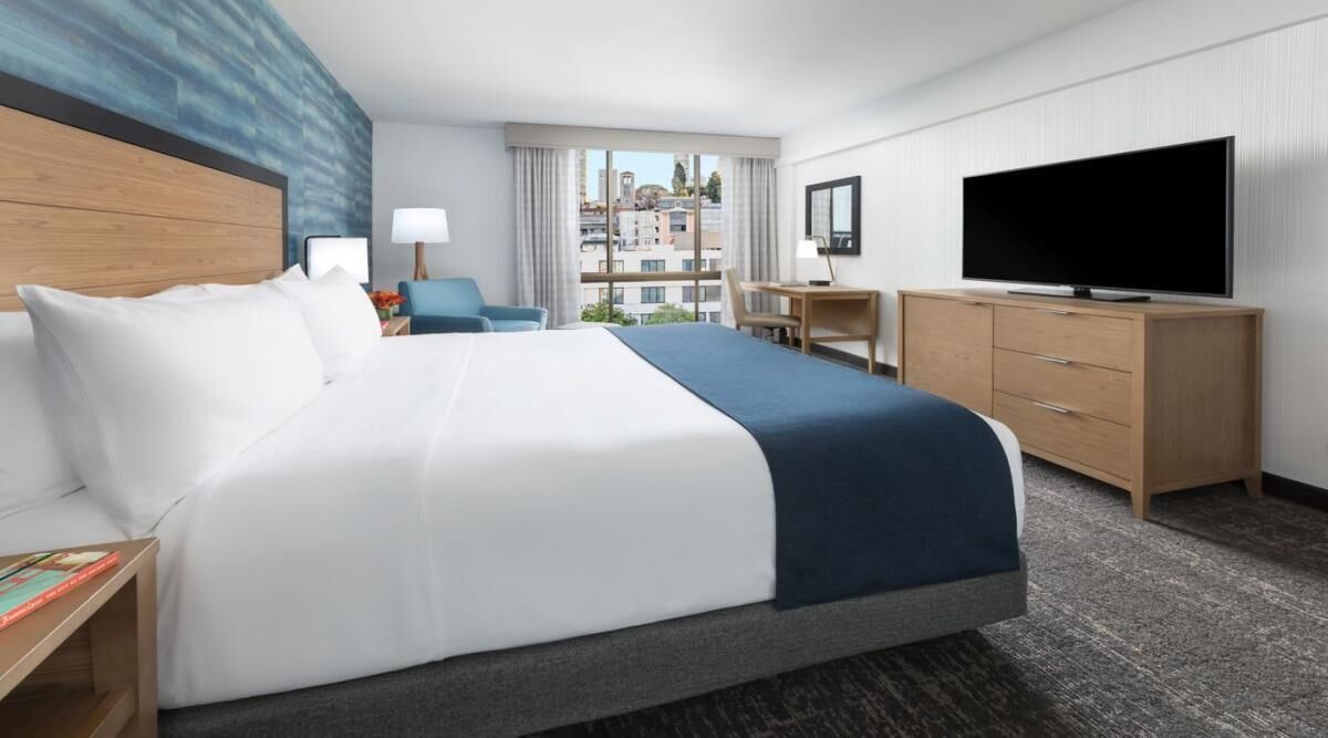 City View King Room at Hotel Caza