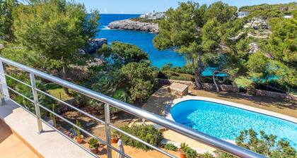 Egos 89 holiday home for 10 people, seafront position with direct beach access.