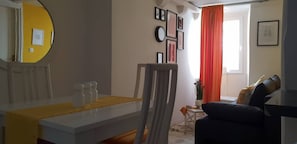 Casa | Sala de estar | Televisión de 30 pulgadas con canales digitales 