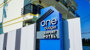 Señal para el Hotel One Budget Airport.
