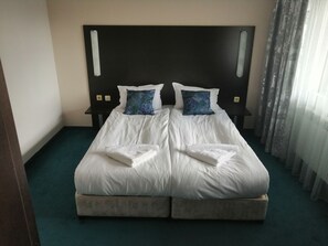 Habitación con 1 cama doble o 2 individuales | Wifi gratis y ropa de cama