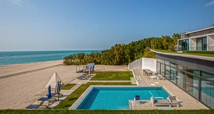 6 Bedroom Luxury Mansion, Private Island, Private Beach and Pool