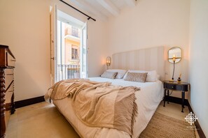 Deluxe Apartment, 1 Bedroom, City View | 1 bedroom, pillowtop beds, individually decorated - Casa Ramal (Syracuse)