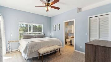 3 bedrooms, desk, iron/ironing board, WiFi
