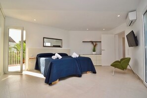 6 bedrooms, in-room safe, iron/ironing board, free WiFi
