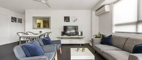 TV, Netflix, streaming services