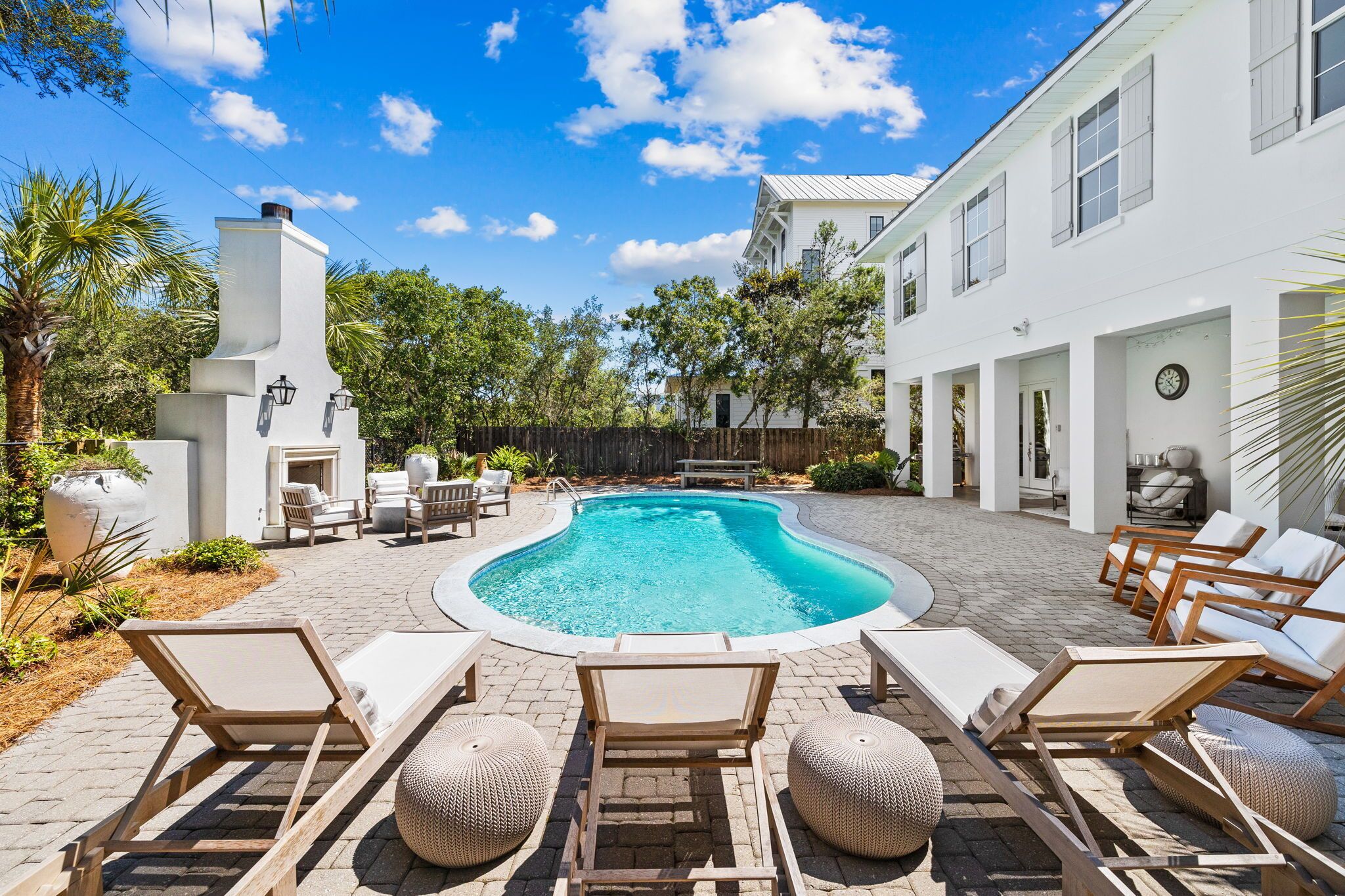 Fall Availability! NEWLY RENOVATED! Private Pool! 6 Adult Bikes! Short walk to the Beach!