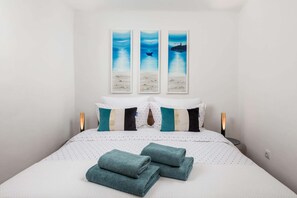 2 habitaciones, escritorio, tabla de planchar con plancha y wifi