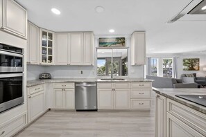 Fridge, microwave, oven, stovetop - Sanibel Island Escape (Sanibel)