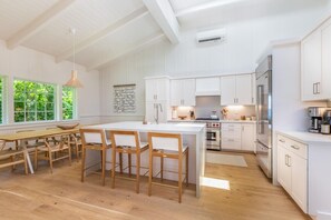 House, 3 Bedrooms | Private kitchen