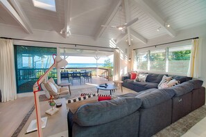 House, 5 Bedrooms | Living room