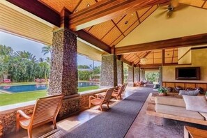 Condo, 2 Bedrooms | Property grounds