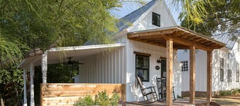 Charming Historic lodging on the outer banks of the Llano River