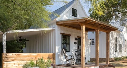 Charming Historic lodging on the outer banks of the Llano River