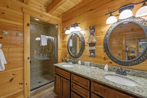 Shower, jetted tub, hair dryer, towels - Gas Firepit w seating and Views Game Room Pool table Hot Tub Free Attractions (Sevierville)