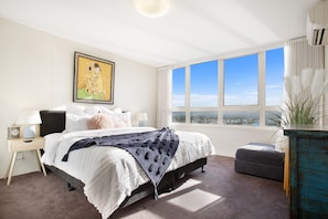 3 bedrooms, desk, iron/ironing board, travel crib