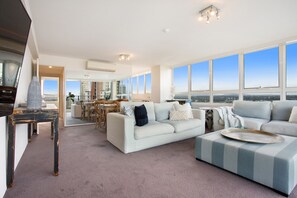 Smart TV, Netflix, streaming services