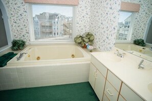 Baignoire, serviettes fournies