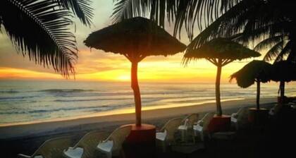 Las Hojas Resort and Beach Club
