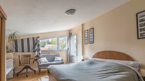 3 chambres, fer et planche à repasser, Wi-Fi, draps fournis