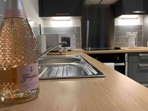 アパートメント | 専用キッチン | 冷蔵庫、電子レンジ、オーブン、コンロ