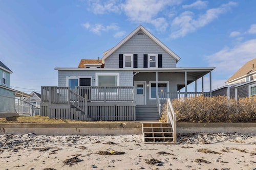STUNNING BEACHFRONT HOME:AMAZING OCEAN VIEWS-BEACH ACCESS: {OPEN JUNE 11-14}