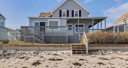 STUNNING BEACHFRONT HOME:AMAZING OCEAN VIEWS-BEACH ACCESS: {OPEN JUNE 11-14}