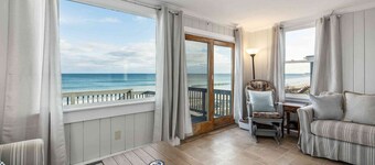 STUNNING BEACHFRONT HOME:AMAZING OCEAN VIEWS-BEACH ACCESS & OCEANFRONT DECK