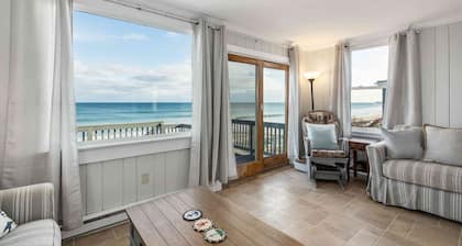 STUNNING BEACHFRONT HOME:AMAZING OCEAN VIEWS-BEACH ACCESS & OCEANFRONT DECK