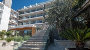 Exterior detail - Beach Hotel Poseidon (Budva)