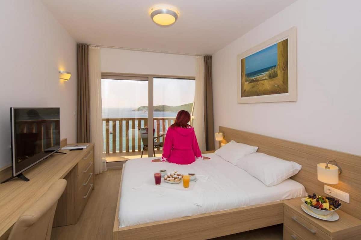 Deluxe Double Room | Egyptian cotton sheets, premium bedding, in-room safe, desk
