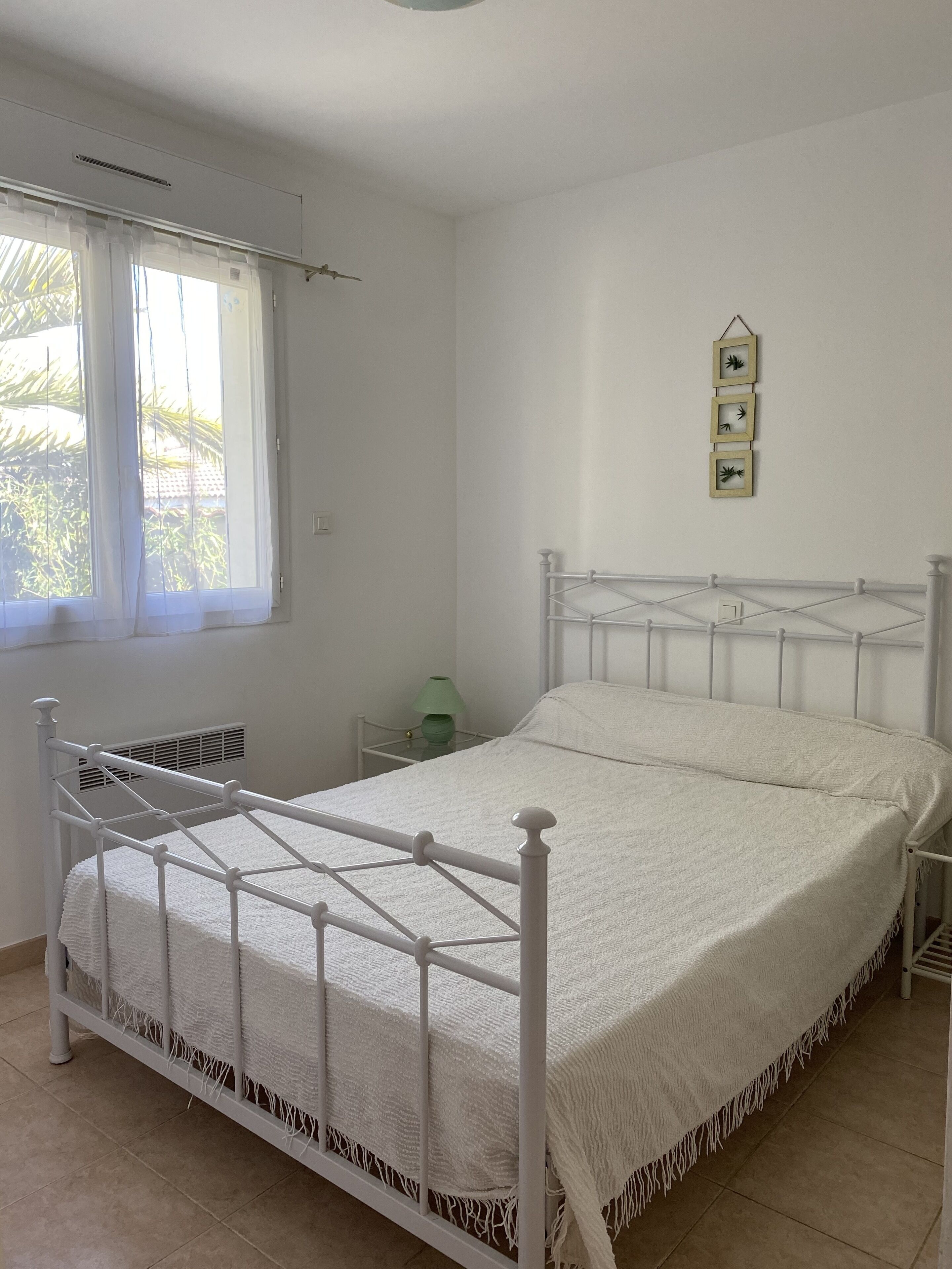 3 chambres, fer et planche à repasser