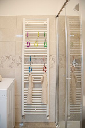 Shower, towels, toilet paper - RILL HOME Appartment (Arco)