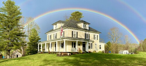 Charming Victorian Home Close to The Blue Ridge Parkway - Mile Marker 146