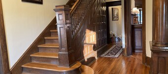 Charming Victorian Home Close to The Blue Ridge Parkway - Mile Marker 146