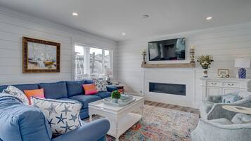 Smart-tv och eldstad