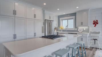 KylskÄp, mikrovÄgsugn, ugn och spishÀll