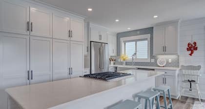 Beautifully Renovated 4BR Home / 2nd Row / Ocean Views + Parking for 5 vehicles