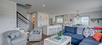 Beautifully Renovated 4BR Home / 2nd Row / Ocean Views + Parking for 5 vehicles