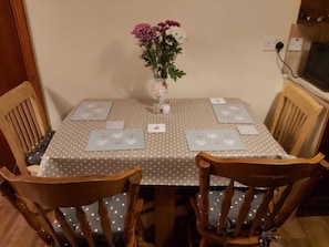 Cottage | Private kitchen | Fridge, microwave, oven, stovetop