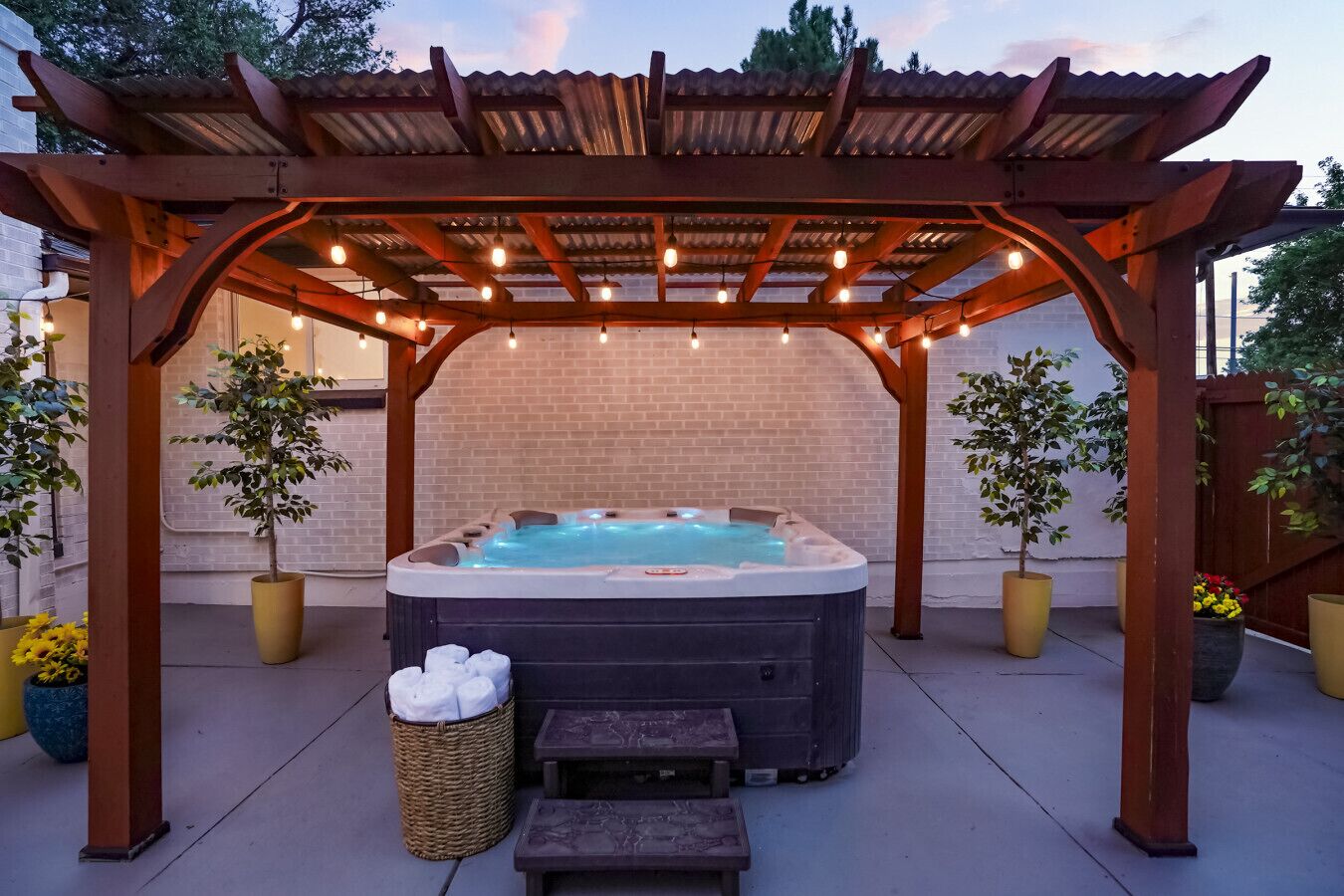 Outdoor spa tub