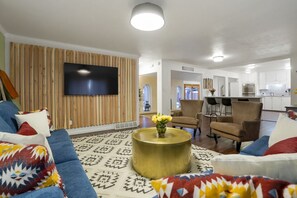 Smart TV, tenis de mesa, libros y estéreo 