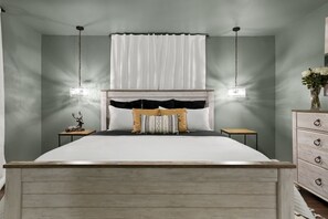 4 bedrooms, desk, iron/ironing board, free WiFi