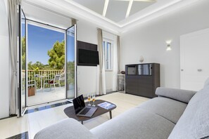 Smart TV, caminetto, stampante