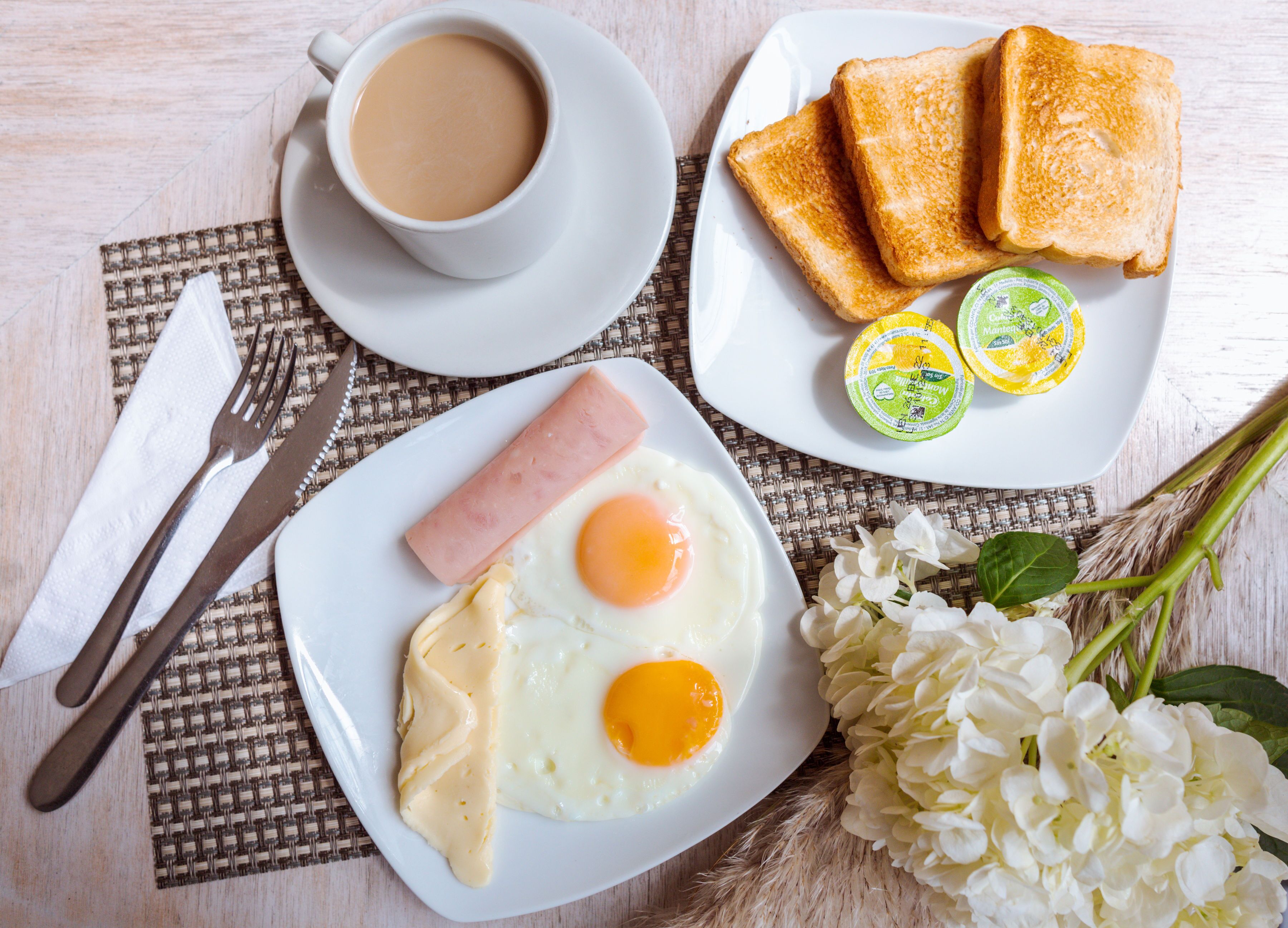 daily english breakfast (cop 25000 per person)