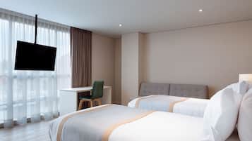 Standard Twin Room | Down comforters, in-room safe, desk, free WiFi