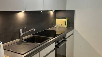 Réfrigérateur, four, lave-vaisselle, cafetiÚre/bouilloire