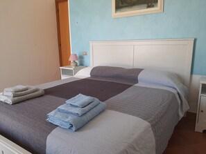 2 quartos, ferros/tábuas de passar roupa, Wi-Fi de cortesia